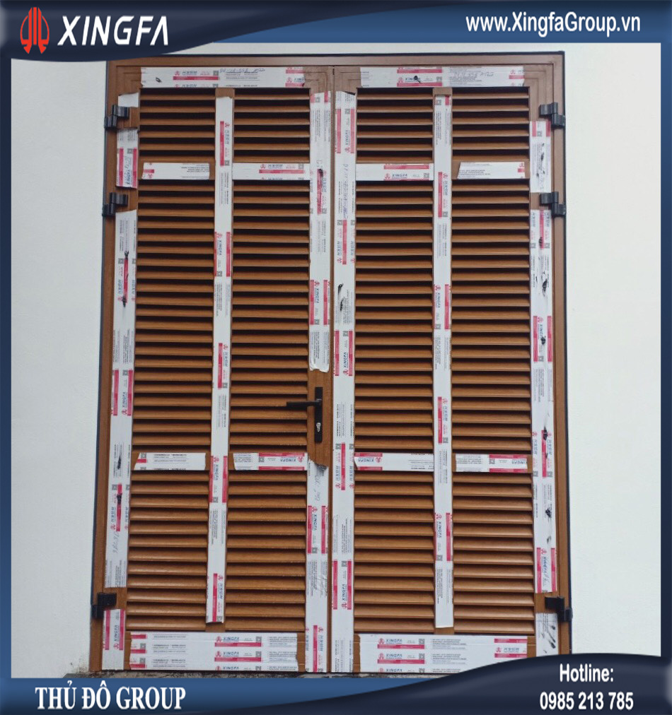Mẫu cửa chớp thoáng nhôm Xingfa mầu vân gỗ nhập khẩu chính hãng tem đỏ Quảng Đông