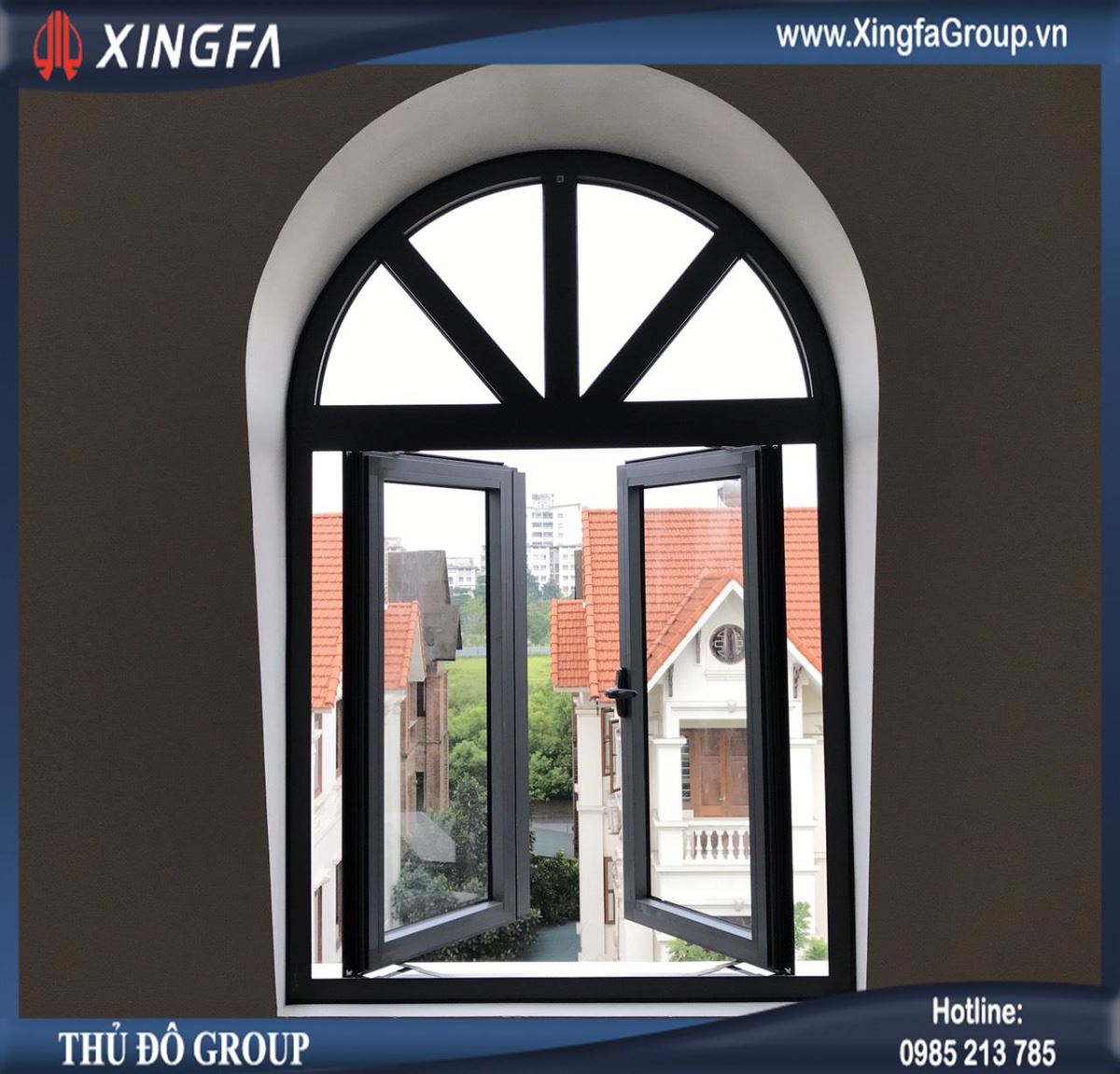 Mẫu cửa sổ nhôm Xingfa chia thêm đố uốn mái vòm cong & dùng kính hộp 2 lớp có nan trang trí bên trong